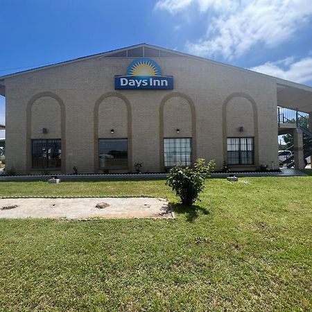 Days Inn & Suites By Wyndham - Canton First Monday Trade Days Eksteriør billede