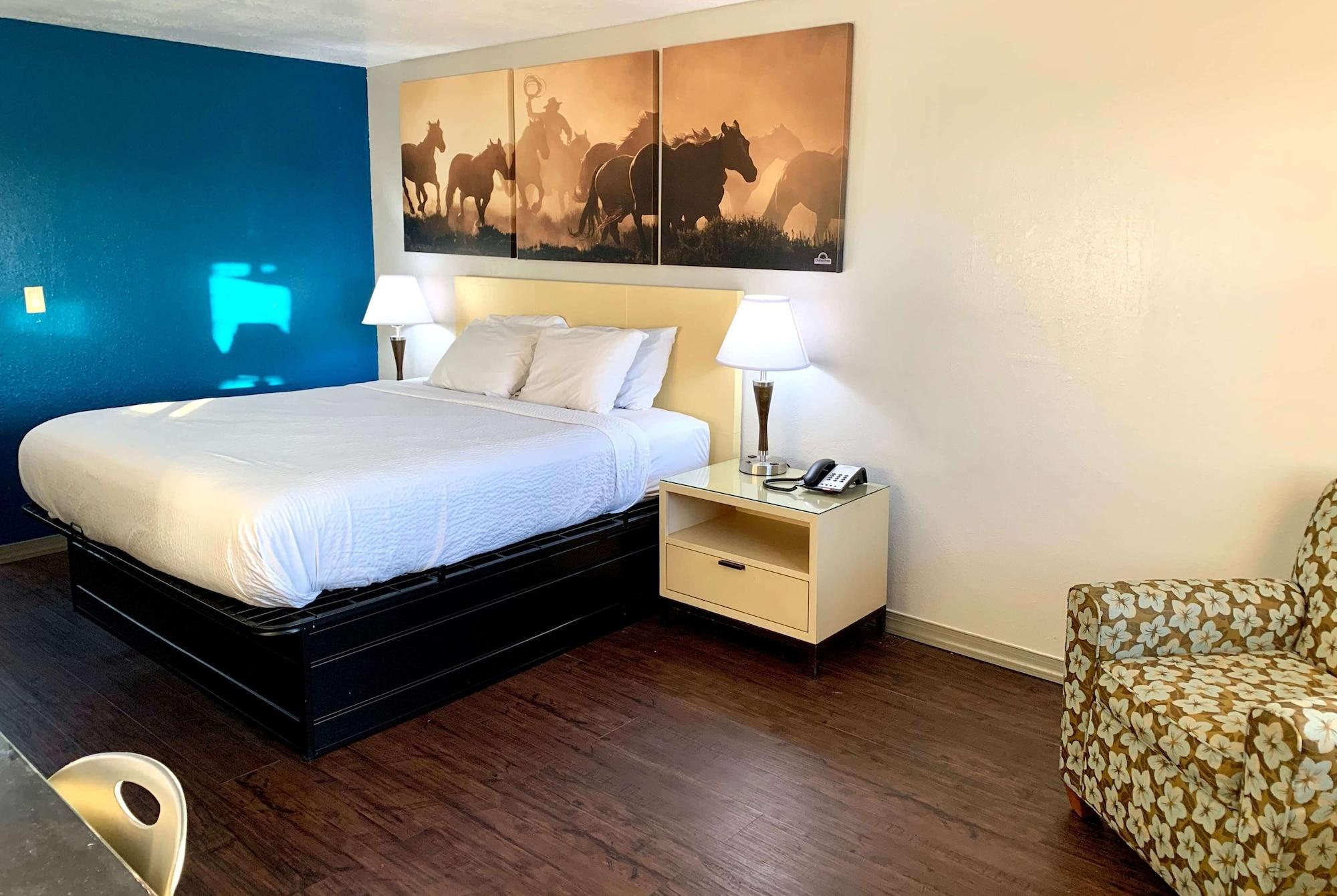 Days Inn & Suites By Wyndham - Canton First Monday Trade Days Eksteriør billede