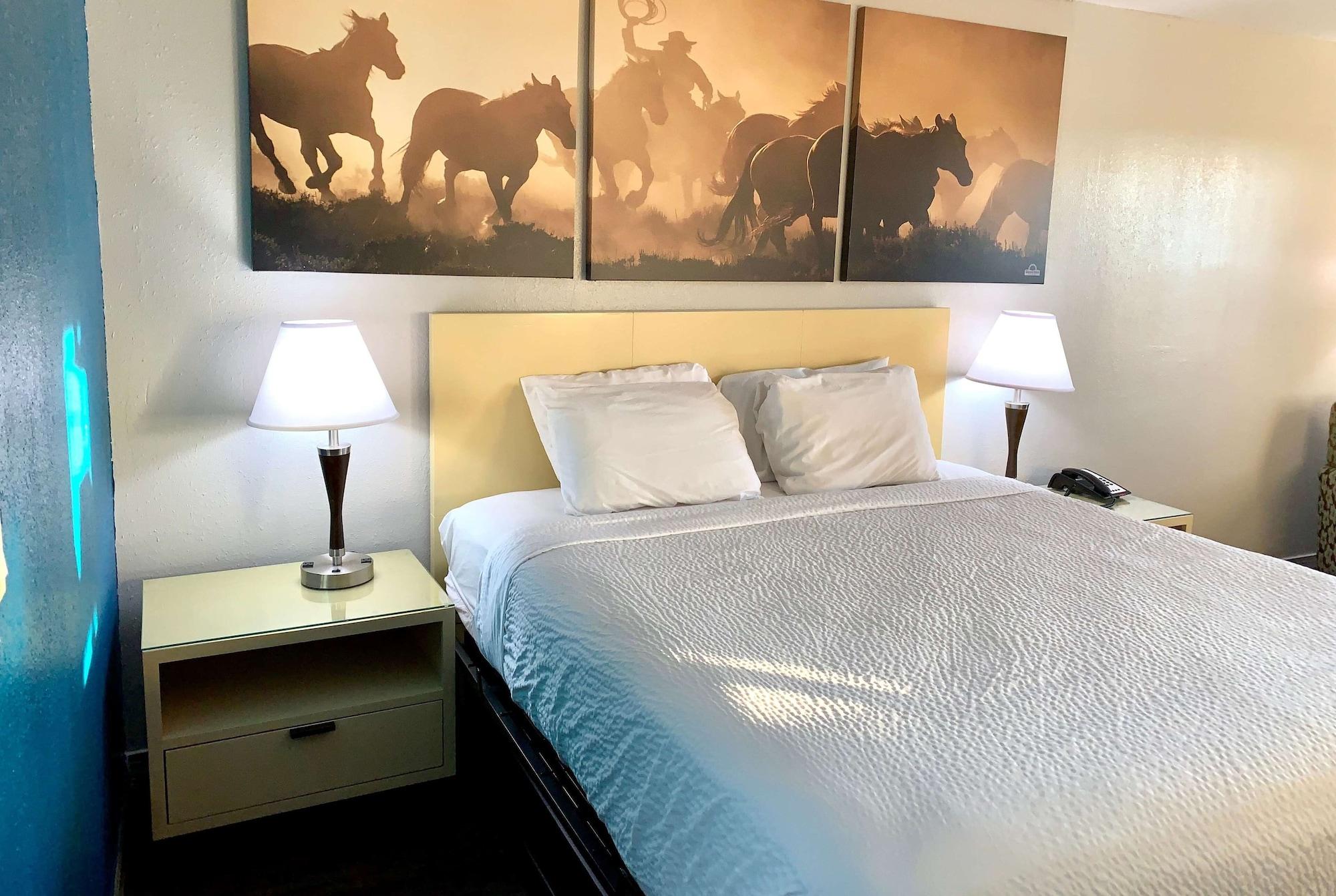 Days Inn & Suites By Wyndham - Canton First Monday Trade Days Eksteriør billede