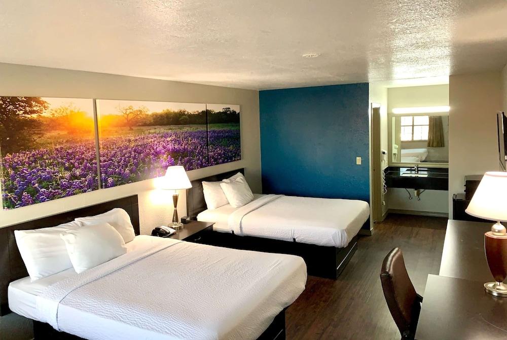 Days Inn & Suites By Wyndham - Canton First Monday Trade Days Eksteriør billede