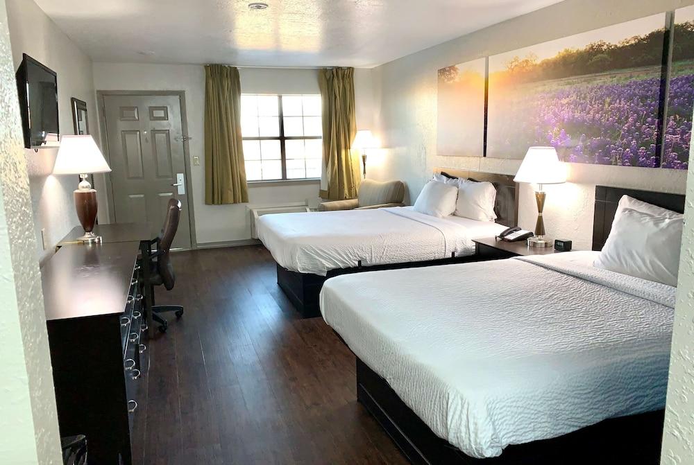 Days Inn & Suites By Wyndham - Canton First Monday Trade Days Eksteriør billede
