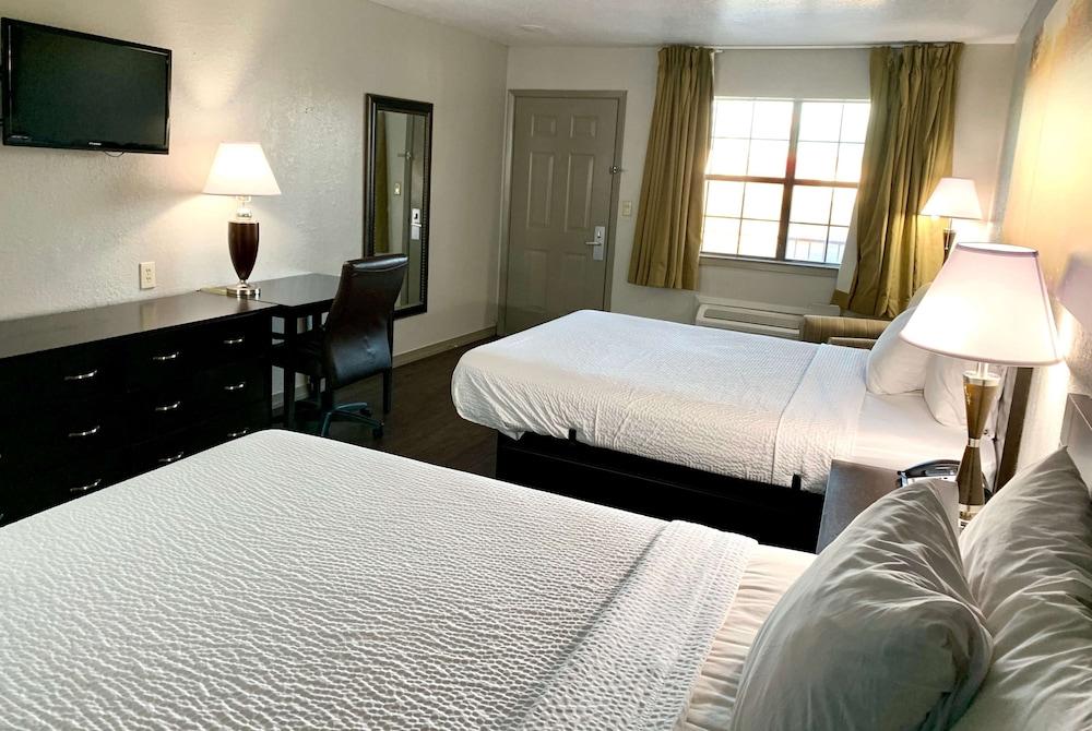 Days Inn & Suites By Wyndham - Canton First Monday Trade Days Eksteriør billede