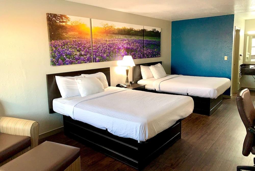 Days Inn & Suites By Wyndham - Canton First Monday Trade Days Eksteriør billede