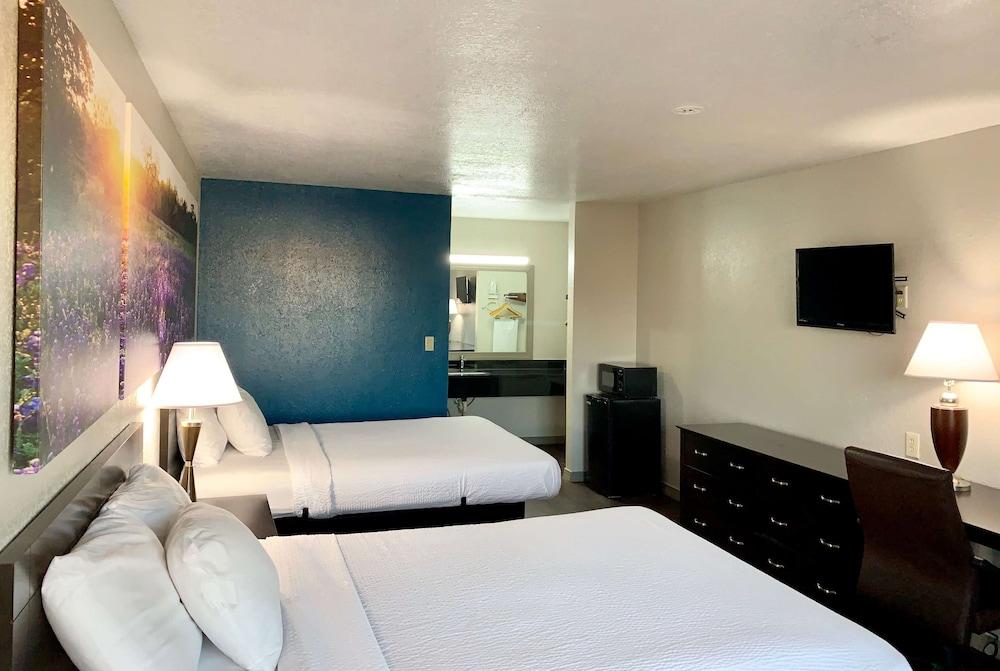Days Inn & Suites By Wyndham - Canton First Monday Trade Days Eksteriør billede