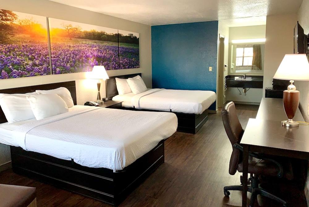 Days Inn & Suites By Wyndham - Canton First Monday Trade Days Eksteriør billede