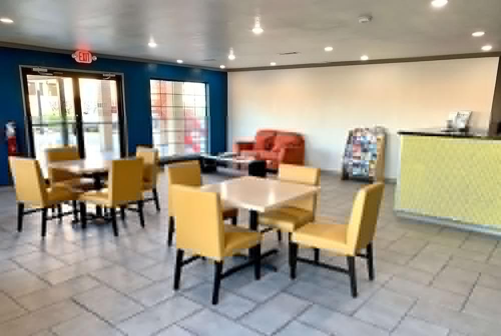 Days Inn & Suites By Wyndham - Canton First Monday Trade Days Eksteriør billede