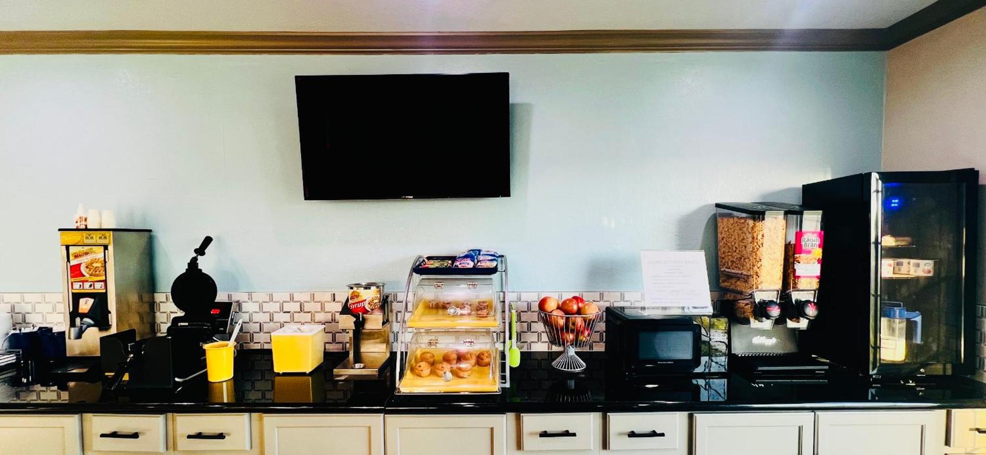 Days Inn & Suites By Wyndham - Canton First Monday Trade Days Eksteriør billede